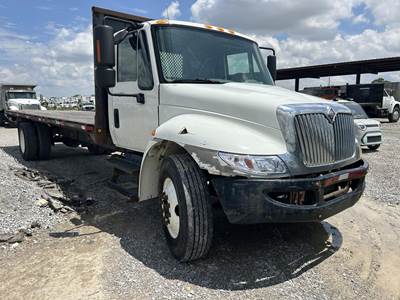 International DuraStar 4300 26 ft Flatbed Truck - 230HP, Automatic