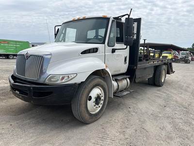 International DuraStar 4300 16 ft Flatbed Truck - 230HP, Automatic