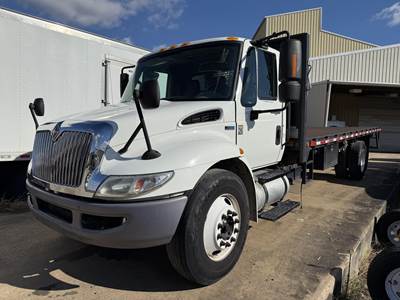 International DuraStar 4300 24 ft Flatbed Truck - 220HP, Automatic