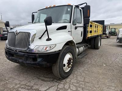 International DuraStar 4300 16 ft Flatbed Truck - 230HP, Automatic