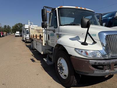 International DuraStar 4300 Flatbed Truck - 225HP, 6 Speed Amt, Liftgate