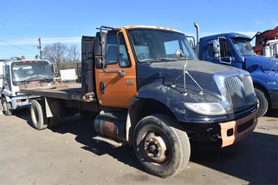 International DuraStar 4400 16 ft Flatbed Truck - 250HP, 7 Speed Manual