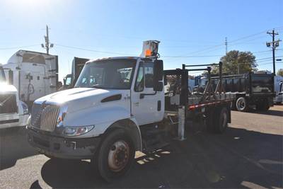 International DuraStar 4400 Flatbed Truck - 230HP, 6+1 Speed Manual