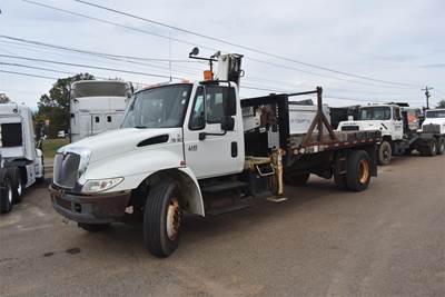 International DuraStar 4400 Flatbed Truck - 230HP, 6+1 Speed Manual
