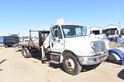 International DuraStar 4400 Flatbed Truck - 230HP, 6+1 Speed Manual