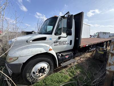 International DuraStar 4400 24 ft Flatbed Truck - 250HP, 7 Speed Manual