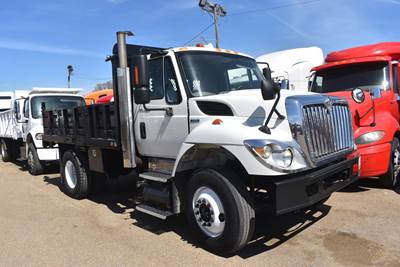 International WorkStar 7300 13 ft Flatbed Truck - 300HP, Automatic