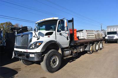 International WorkStar 7500 Tri Axle 24 ft Flatbed Truck - 300HP, 10 Speed Manual