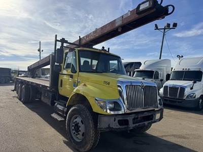 International WorkStar 7500 Tandem Axle 24 ft Flatbed Truck - 330HP, Automatic