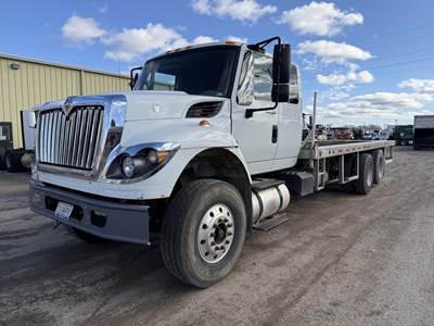 International WorkStar 7600 Tandem Axle 24 ft Flatbed Truck - 370HP, 10 Speed Manual