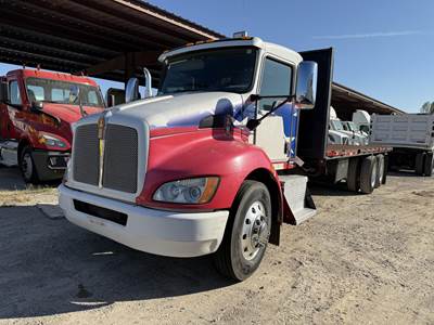 Kenworth T370 Tandem Axle 24 ft Flatbed Truck - 300HP, Automatic, Liftgate