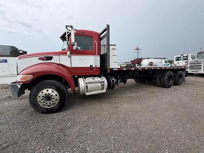 Peterbilt 348 Tandem Axle 25 ft Flatbed Truck - 330HP, Automatic
