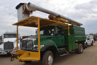 International WorkStar 7300 Single Axle Forestry Bucket Truck - DT466, 225HP, 6 Speed Manual