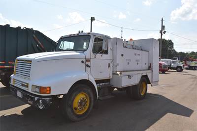 International 8200 Single Axle Fuel & Lube Truck - Cummins, 370HP, 9 Speed Manual