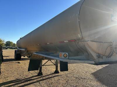 CUSTOM TRAILERS INC 39x100 Tandem Axle Aluminum Fuel Tanker Trailer - Spring, Fixed Axle