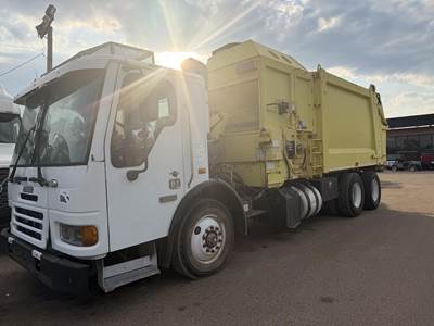 American LaFrance Condor Tandem Axle Side Load Garbage Truck - Cummins, 330HP, Automatic