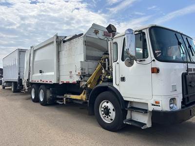 Autocar Xpeditor Tandem Axle Side Load Garbage Truck - Cummins, 345HP, Automatic