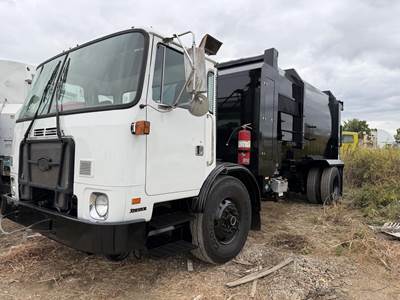 Autocar Xpeditor Single Axle Side Load Garbage Truck - Cummins, 320HP, Automatic