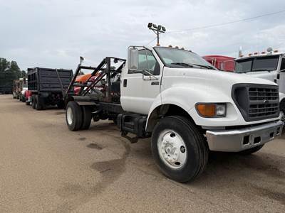 Ford F-750 Single Axle Side Load Garbage Truck - Caterpillar, 220HP, Automatic