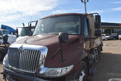 International DuraStar 4300 Single Axle Garbage Truck - DT466, 220HP, Automatic
