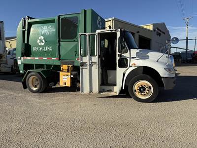 International DuraStar 4300 Single Axle Garbage Truck - 230HP, Automatic