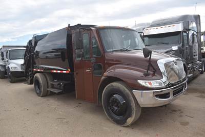 International DuraStar 4300 Single Axle Garbage Truck - DT466, 220HP, Automatic