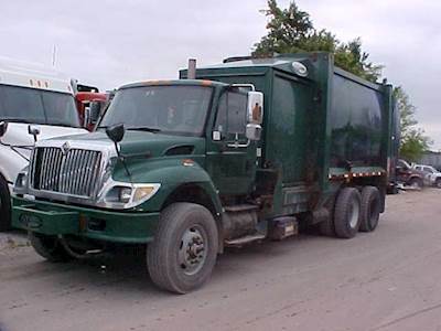 International WorkStar 7400 Tandem Axle Garbage Truck - DT-466, 300HP, Automatic