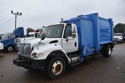 International WorkStar 7400 Single Axle Garbage Truck - DT466, 250HP, Automatic