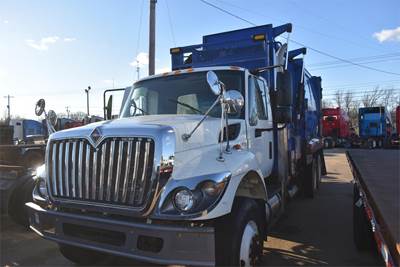 International WorkStar 7400 Tandem Axle Garbage Truck - MAXXFORCE DT, 300HP, Automatic