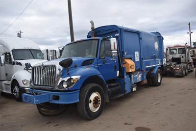 International WorkStar 7400 Single Axle Garbage Truck - 300HP, Automatic