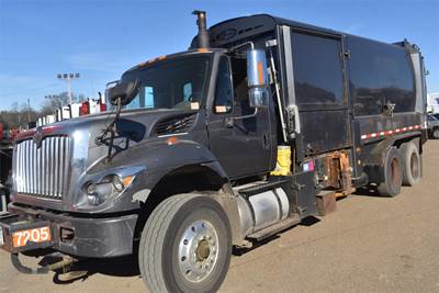 International WorkStar 7400 Tandem Axle Garbage Truck - MAXXFORCE 9, 300HP, Automatic