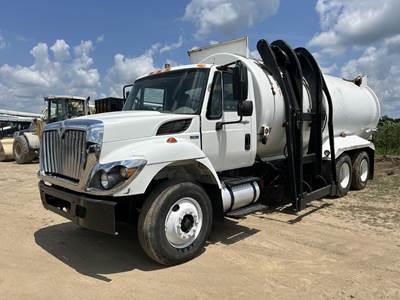 International WorkStar 7400 Tandem Axle Garbage Truck - 330HP, Automatic