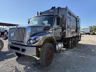 International WorkStar 7400 Tandem Axle Garbage Truck - MAXXFORCE 9, 300HP, Automatic