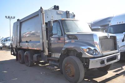 International WorkStar 7400 Tandem Axle Garbage Truck - MAXXFORCE 9, 300HP, Automatic
