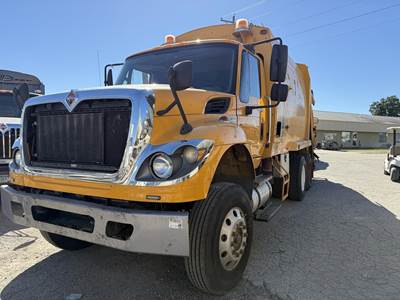 International WorkStar 7400 Tandem Axle Garbage Truck - MAXXFORCE 9, 300HP, Automatic
