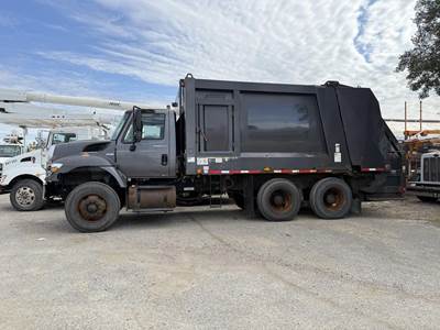 International WorkStar 7400 Tandem Axle Garbage Truck - MAXXFORCE 9, 300HP, Automatic