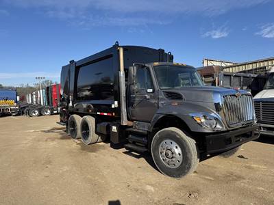 International WorkStar 7400 Tandem Axle Garbage Truck - MAXXFORCE 9, 300HP, Automatic