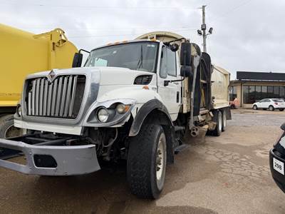 International WorkStar 7500 Tandem Axle Side Load Garbage Truck - 350HP, Automatic