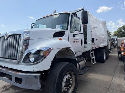 International WorkStar 7500 Tandem Axle Side Load Garbage Truck - 370HP, Automatic