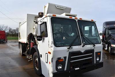 Mack LEU613 Tandem Axle Garbage Truck - MP-7, 395HP, Automatic