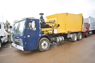 Mack LEU613 Garbage Truck - MP7, 365HP, Automatic