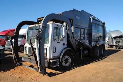 Mack MR688S Tandem Axle Garbage Truck - AC, 350HP, Automatic