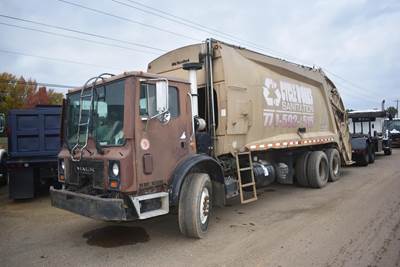 Mack MR688S Tandem Axle Garbage Truck - 350HP, Automatic