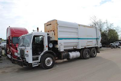 Peterbilt 320 Tandem Axle Garbage Truck - Caterpillar, 330HP, Automatic