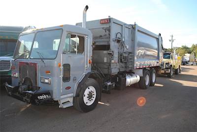 Peterbilt 320 Tandem Axle Garbage Truck - Cummins, 350HP, Automatic