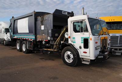 Peterbilt 320 Single Axle Garbage Truck - Caterpillar, 330HP, Automatic