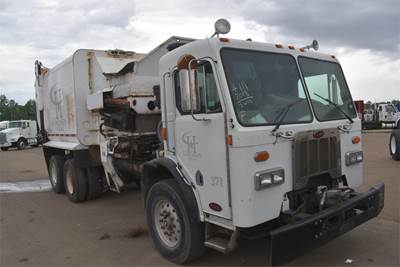 Peterbilt 320 Tandem Axle Garbage Truck - Cummins, 350HP, Automatic