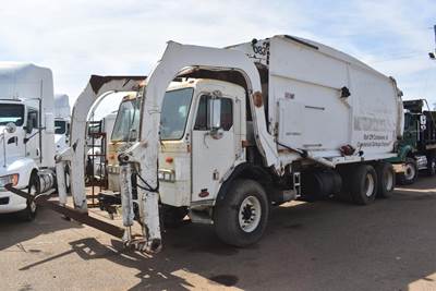 Peterbilt 320 Tandem Axle Garbage Truck - Cummins, 370HP, Automatic