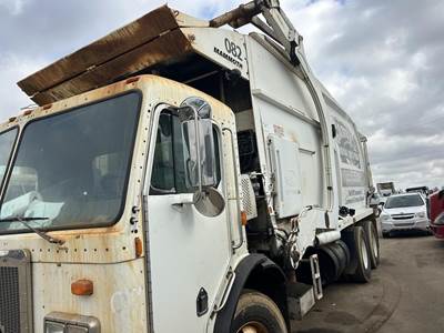 Peterbilt 320 Tandem Axle Garbage Truck - Cummins, 370HP, Automatic