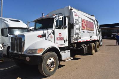 Peterbilt 348 Tandem Axle Garbage Truck - Paccar, 330HP, Automatic
